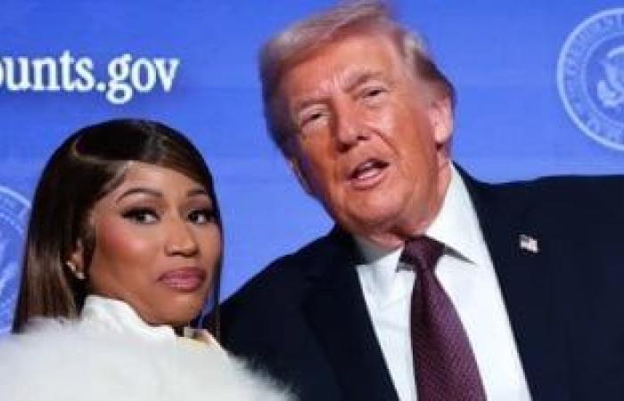 ترامب يُبدى إعجابه بأظافر نيكى ميناج: «سأطيل أظافرى مثلها».. فيديو - بوابة نيوز مصر