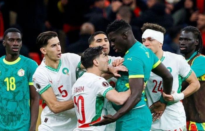 رسميا.. الكاف يفرض عقوبات صارمة على السنغال والمغرب - بوابة نيوز مصر