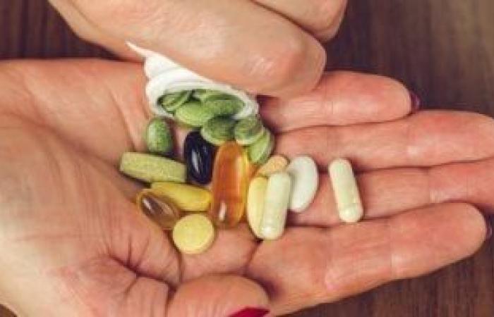 كيف يؤدى سوء استخدام فيتامينات الشعر والوجه إلى نتائج عكسية - بوابة نيوز مصر