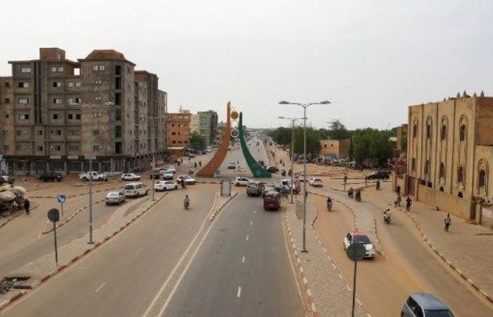 سماع دوي إطلاق نار وانفجارات يضربان محيط مطار نيامي الدولي بالنيجر - بوابة نيوز مصر