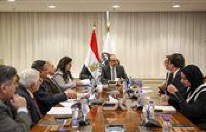 مصر بوابة التوسع.. وزير قطاع الأعمال يناقش مع مستثمرين أتراك ضخ استثمارات في صناعة الملابس - بوابة نيوز مصر