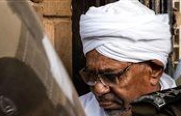 وزير الداخلية السوداني: إلقاء القبض على البشير ومعاونيه الفارين - بوابة نيوز مصر