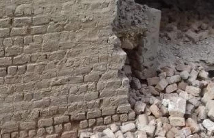 إصابة شخصين فى انهيار حائط بقتا - بوابة نيوز مصر