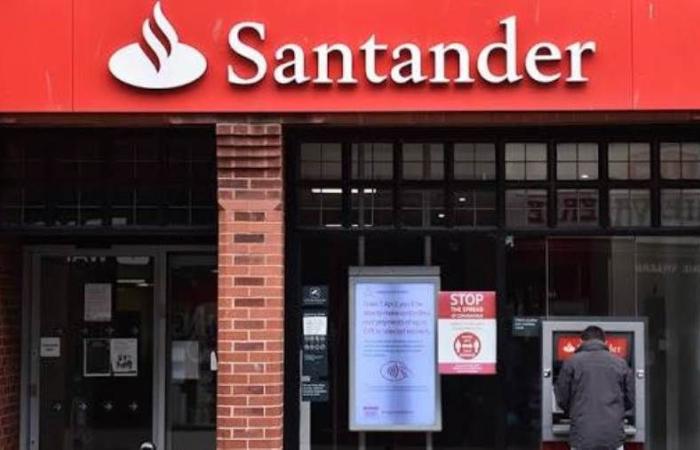 بنك سانتاندير يتجه لغلق 44 فرعا في المملكة المتحدة   - بوابة نيوز مصر