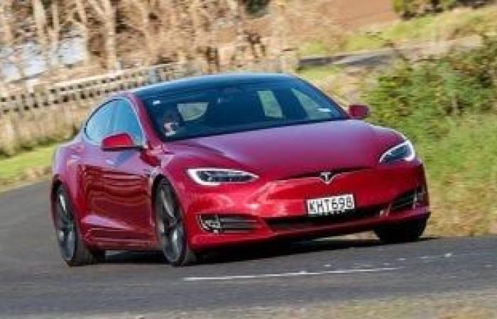 تسلا توقف إنتاج سيارات S و X عالميا للتركيز على الروبوتات والذكاء الاصطناعى - بوابة نيوز مصر