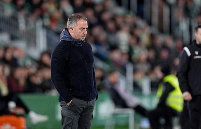 فليك ينتقد لاعبي برشلونة بسبب نقطة سلبية أمام إلتشي - بوابة نيوز مصر