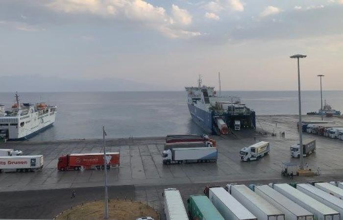 ميناء نويبع البحري بجنوب سيناء يشهد تداول 5500 طن بضائع و320 شاحنة - بوابة نيوز مصر