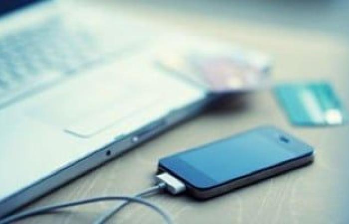 هل وضع الطيران يسرع شحن الهاتف؟.. اعرف الحقيقة وراء هذا الاعتقاد - بوابة نيوز مصر