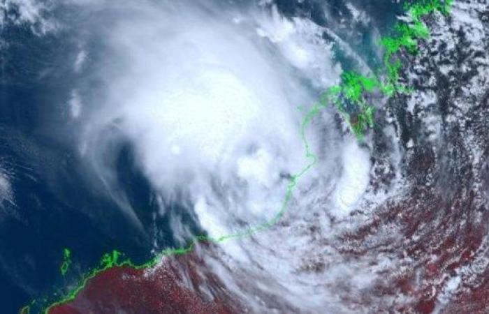 أغلق موانئ رئيسية بأستراليا .. تطوّر خطير في إعصار ميتشل - بوابة نيوز مصر