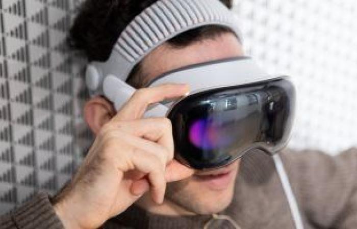 رسميًا.. Apple Vision Pro يحصل على تطبيق YouTube أصلى بدعم 8K - بوابة نيوز مصر