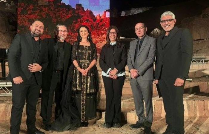 صوت السوبرانو أميرة سليم يعانق الجرانيت في سيمبوزيوم أسوان الدولي للنحت - بوابة نيوز مصر