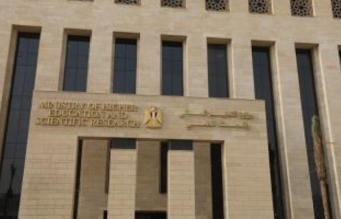 عميد طب قصر العينى يتحاور مع طلابه ويضع احتياجاتهم أساسا لاستراتيجية الكلية - بوابة نيوز مصر