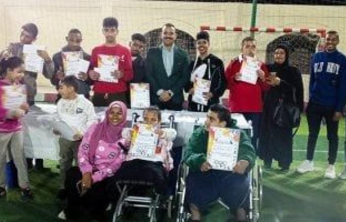 بين أحضان المناطق الشعبية.. لفتة إنسانية لتكريم أبطال التحدى من ذوى الهمم - بوابة نيوز مصر