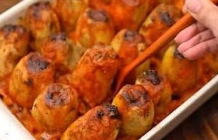 وصفة سهلة وطعم غني.. طريقة عمل بطاطس محشية باللحمة المفرومة - بوابة نيوز مصر