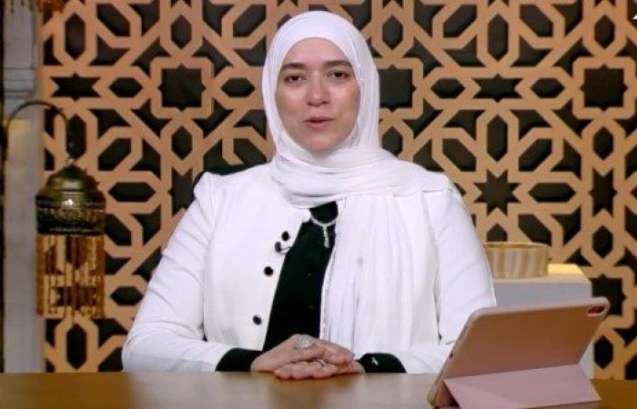 اصطحاب الأطفال للمسجد في التراويح.. دينا أبو الخير هتقولك الحكم - بوابة نيوز مصر