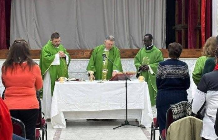 مطران الكنيسة اللاتينية بمصر يشهد اليوم الروحي ببازيليك السيدة العذراء بمصر الجديدة - بوابة نيوز مصر