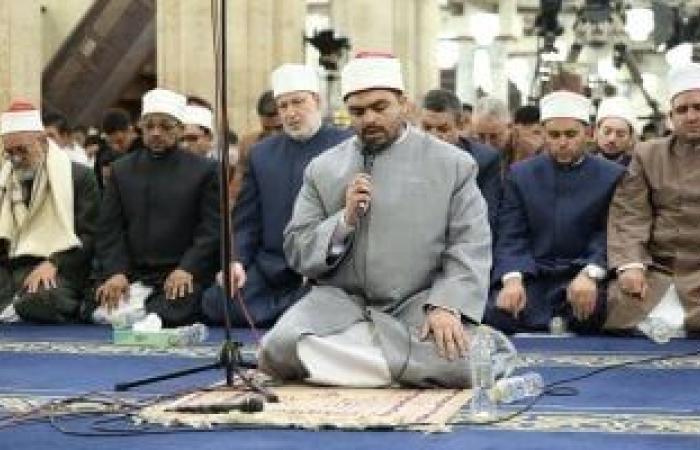 الأزهر يقدِّم طالب بكلية الطب كأول طالب جامعى يؤم المصلين فى الجامع الأزهر.. صور - بوابة نيوز مصر