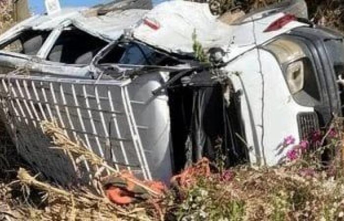 عدم التركيز على الطرق أثناء القيادة يؤدى لانقلاب السيارة واشتعالها.. احذر - بوابة نيوز مصر