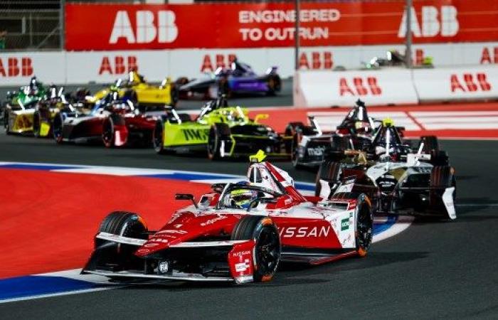 فريق نيسان يعتلي منصة التتويج الثالثة في الموسم الثاني عشر ‏في جدة من فورمولا إي ‏ - بوابة نيوز مصر