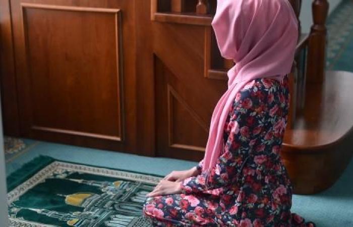 هل تقضي المرأة الصلاة في الحيض والنفاس؟.. الأزهر يجيب - بوابة نيوز مصر