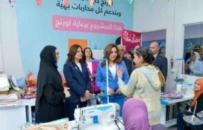 وزيرة التنمية المحلية والبيئة توزع هدايا عينية على محاربات السرطان بالشيخ زايد.. صور - بوابة نيوز مصر