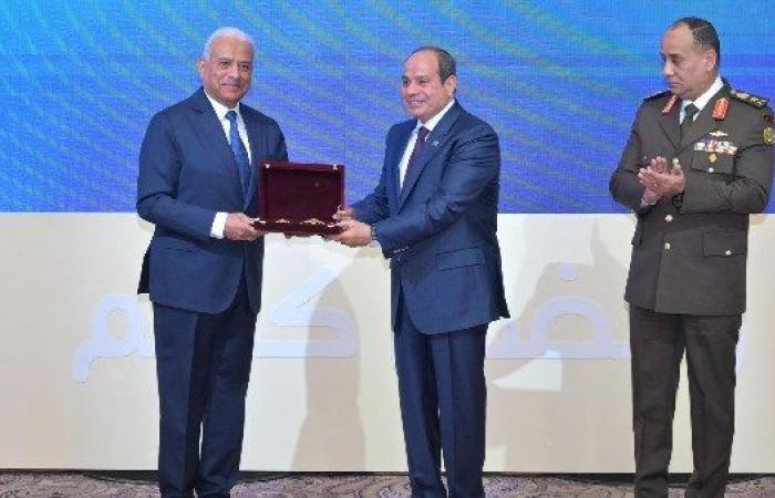 أسامة كبير: القوات المسلحة تقوم دائما بتقليد تكريم القادة عرفانا بدورهم في خدمة الوطن - بوابة نيوز مصر