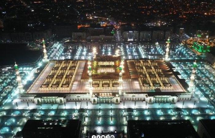 بث مباشر.. شعائر صلاتي العشاء والتراويح من الحرمين الشريفين - بوابة نيوز مصر