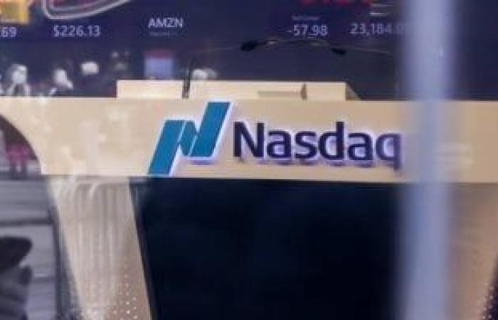 أبل تسرّع أجهزة الذكاء الاصطناعي وتبتعد عن تذبذب مؤشر ناسداك - بوابة نيوز مصر