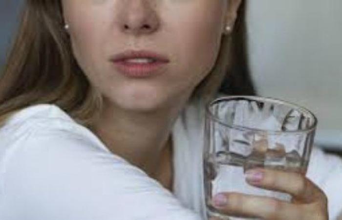 الإغماء الأبرز..7علامات للجفاف في رمضان توجب كسر الصيام وشرب السوائل - بوابة نيوز مصر