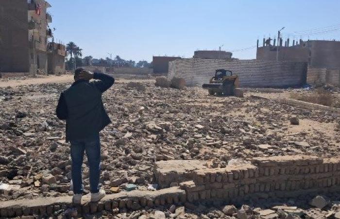 إزالة 40 حالة تعدٍ على الأراضي الزراعية بمنطقة شارع 16في قنا - بوابة نيوز مصر