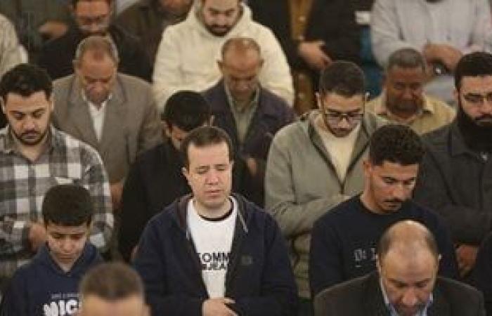 العشاء والتراويح من مسجد عمرو بن العاص.. روحانيات وخشوع ودعاء مسموع - بوابة نيوز مصر