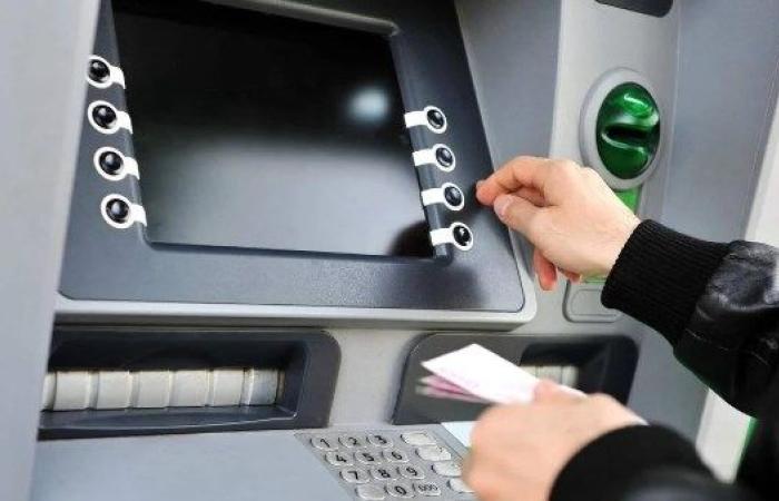 أخطاء شائعة تتسبب في سحب الـATM لبطاقة الفيزا.. إليك طرق استرجاعها - بوابة نيوز مصر