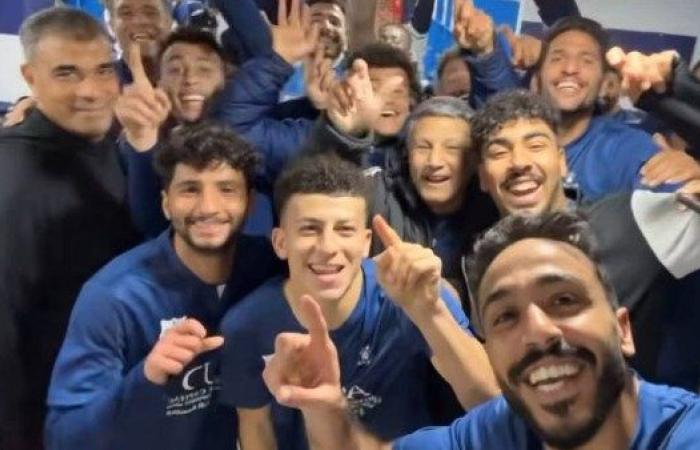 محمود كهربا يحتفل مع زملائه بصعود إنبى لنصف نهائى كأس مصر | شاهد - بوابة نيوز مصر