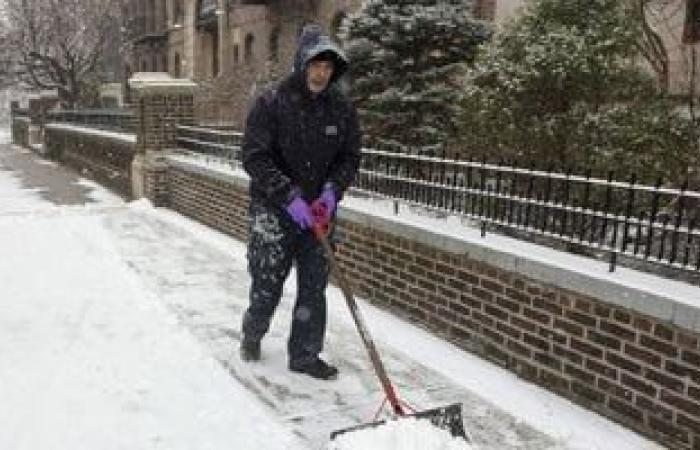 عاصفة ثلجية قوية تضرب الساحل الشرقي الأمريكي.. وتحذيرات لـ100 مليون شخص - بوابة نيوز مصر