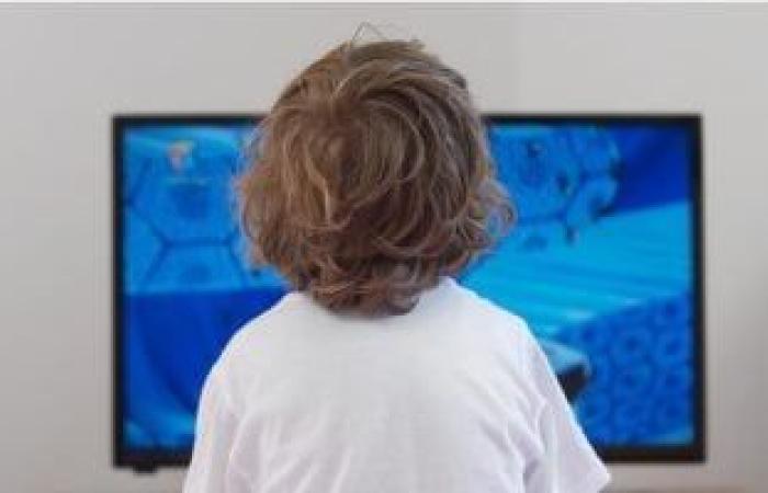 استخدام الشاشات دون الخامسة.. كيف يلحق ضررًا بنمو طفلك؟ - بوابة نيوز مصر