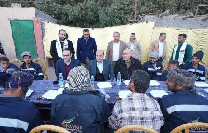 محافظ أسيوط يشارك عمال نظافة حي غرب إفطارًا جماعيًا .. صور - بوابة نيوز مصر