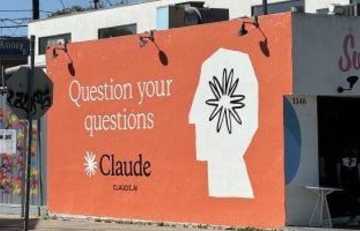 claude يتصدر قائمة التطبيقات المجانية بمتجر تطبيقات أبل رغم الخلاف مع البنتاجون - بوابة نيوز مصر