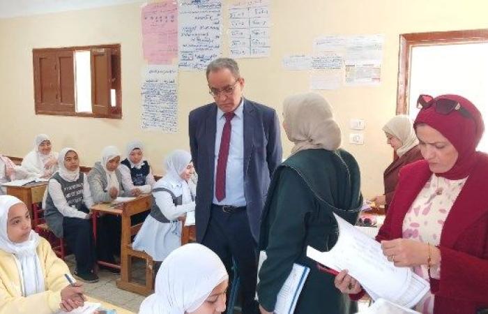 وكيل تعليم بني سويف يتفقد مدارس الواسطى ويقرر استبعاد مدير مدرسة لهذا السبب - بوابة نيوز مصر
