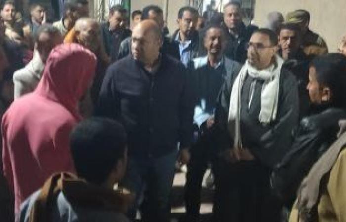 نائب محافظ الجيزة يجرى جولة ليلية فى أطفيح للوقوف على الحالة العامة للشوارع - بوابة نيوز مصر