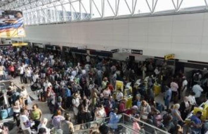 الجارديان: إلغاء آلاف الرحلات فى أسوأ فوضى سفر منذ أزمة «كورونا» - بوابة نيوز مصر