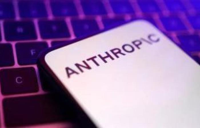 المستخدمون يتخلون عن ChatGPT لصالح Claude.. دليلك الكامل لنقل المحادثات والملفات - بوابة نيوز مصر