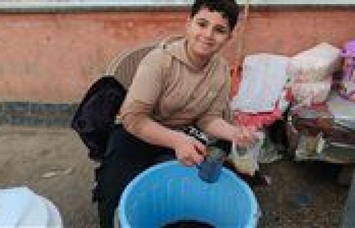 نفسي ماما ترتاح .. قصة «محمد» 11 عاما من الزقازيق يتقاسم العمل مع والدته في رمضان - بوابة نيوز مصر