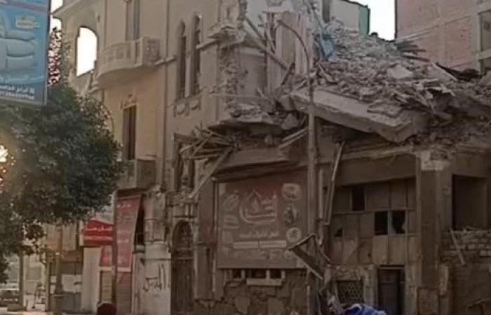 الصور الأولى.. لانهيار عقار قديم بميدان بالاس بمدينة المنيا - بوابة نيوز مصر