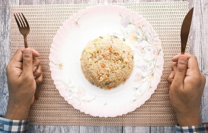 إتيكيت تناول الطعام على سفرة رمضان.. خطوات بسيطة لأجواء أكثر تنظيمًا - بوابة نيوز مصر