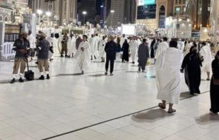 روحانيات رمضان.. المعتمرين المصريين يؤدون الصلاة والدعاء من قلب الحرم المكى الشريف - بوابة نيوز مصر