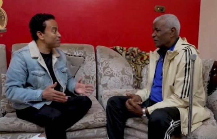 لاعب المنصورة السابق يكشف معاناته مع الفشل الكلوي.. وسامح حسين يدعمه بـ100 ألف جنيه - بوابة نيوز مصر