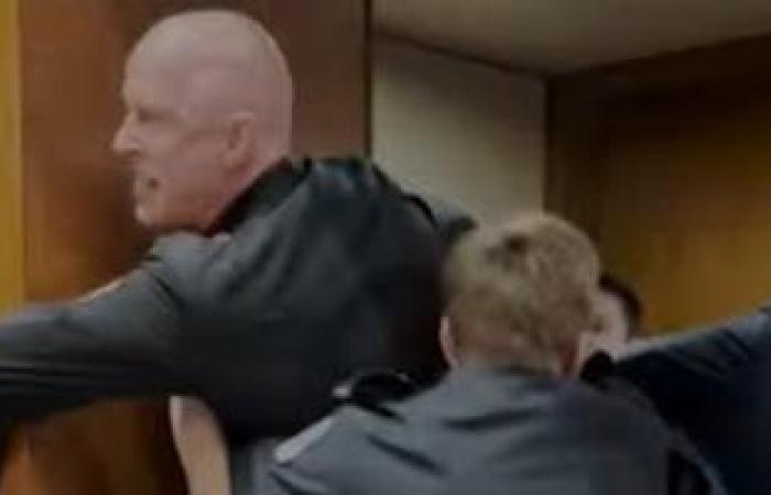 "سحل" جندى أمريكى سابق داخل الكونجرس بسبب حرب إيران.. فيديو - بوابة نيوز مصر