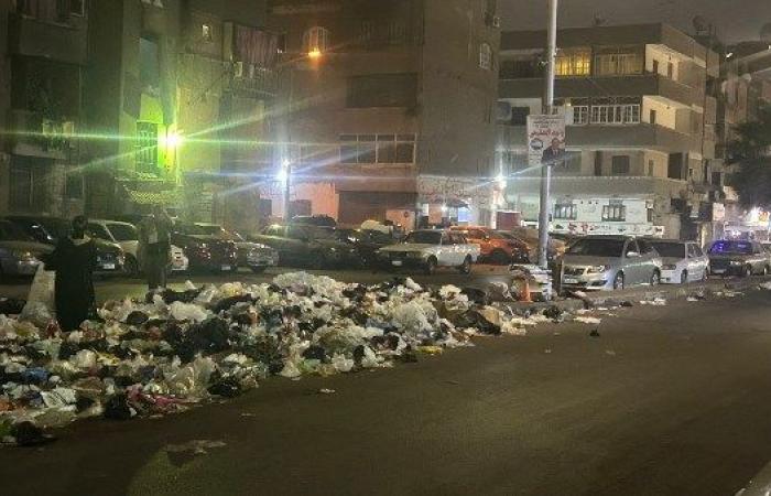 وسط استغاثة المواطنين.. قمامة تغلق شارع ترعة السواحل العمومي بإمبابة - بوابة نيوز مصر