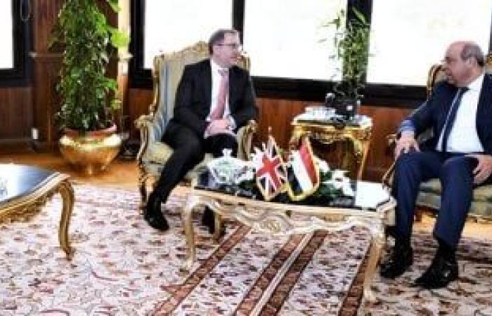 وزير الطيران المدنى يستقبل السفير البريطانى بالقاهرة لتعزيز التعاون المشترك - بوابة نيوز مصر