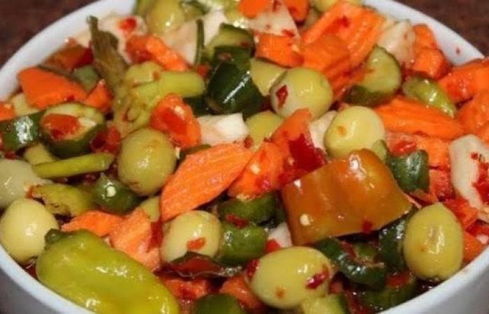 5 أضرار للإنسان عند الإفراط في تناول المخلل خلال رمضان.. الأولى محرجة - بوابة نيوز مصر